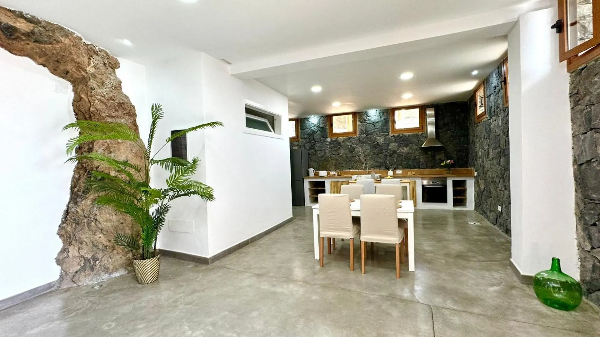 Luxury Home Natural Risco Barrio Taucho Alpstuga